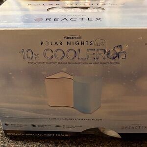 Polar Nights Cooling Knee Pillow - White and Blue